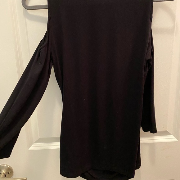 Black, Cold Shoulder, Turtle Neck Top - Picture 4 of 4